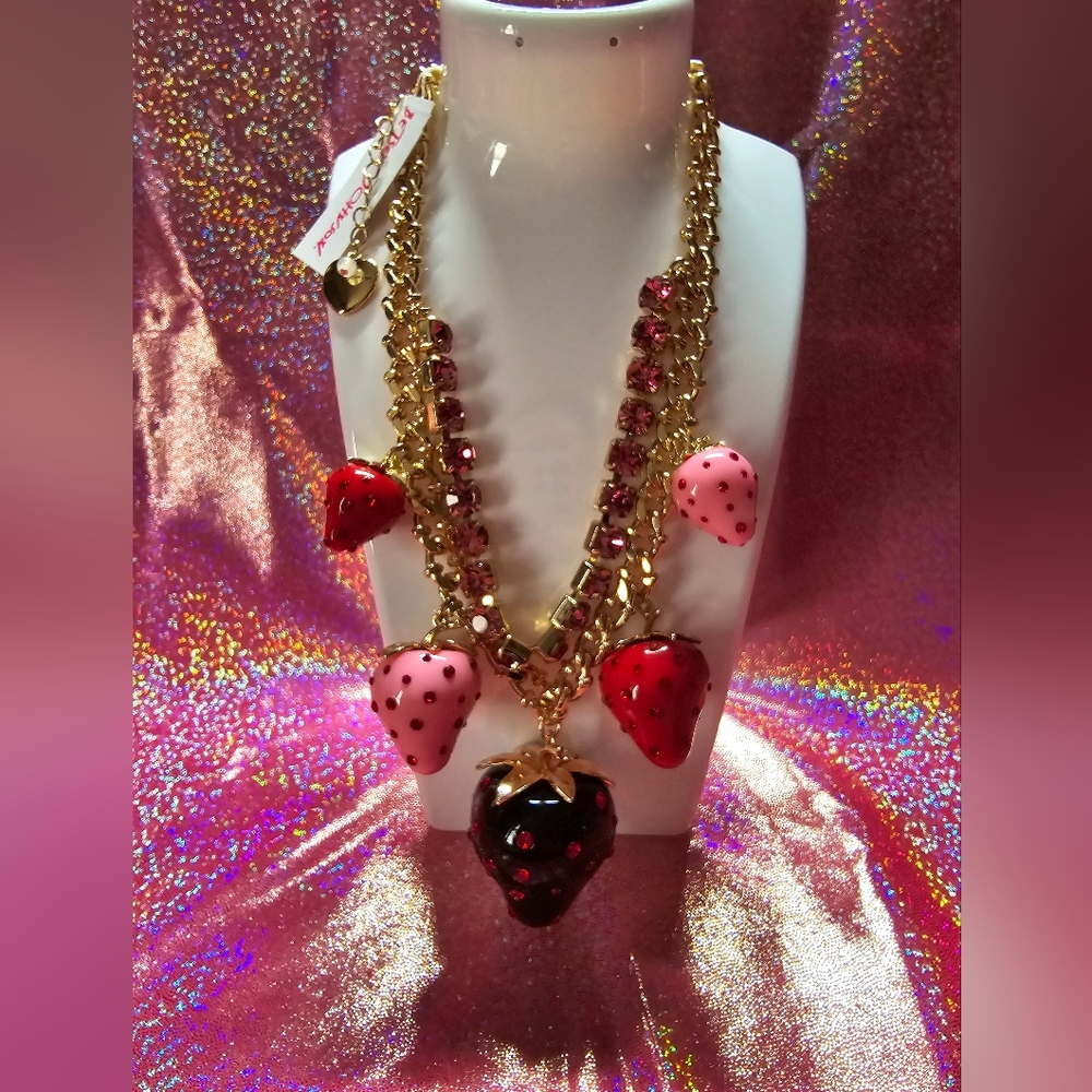 Betsey Johnson Strawberry necklace! - Picture 1 of 10